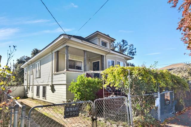 2819 E 23rd Street, Oakland CA: https://media.crmls.org/mediaz/58958d6c-6b1b-4f3f-a22b-974ab97fab0b.jpg