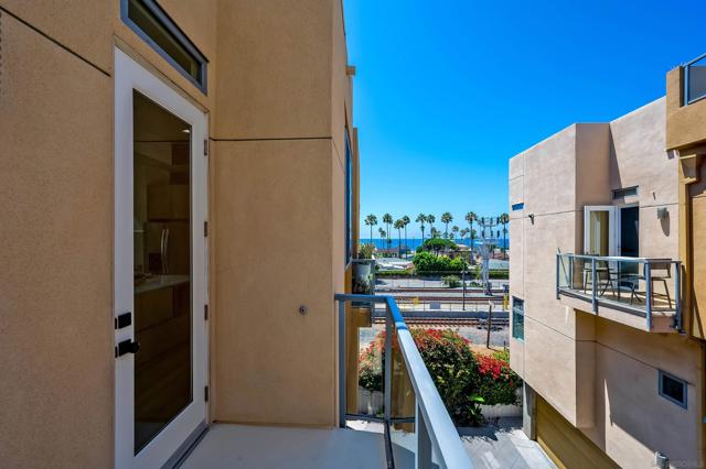 495 S Cleveland St, Oceanside CA: https://media.crmls.org/mediaz/5895cf7c-5888-4cc6-9517-103b24c2a7e5.jpg