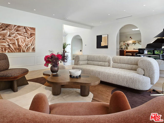 2288 Coldwater Canyon Drive, Beverly Hills CA: https://media.crmls.org/mediaz/5895d83d-4df9-4f56-b691-7942288ed560.jpg