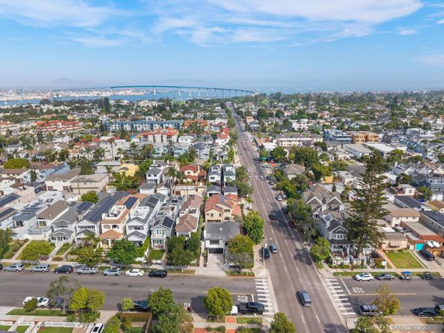 375 E Avenue, Coronado CA: https://media.crmls.org/mediaz/5895da43-42c5-42a8-998b-50d2d2f3da1e.jpg