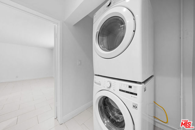 148 S Reeves Drive, Beverly Hills CA: https://media.crmls.org/mediaz/58960c88-0754-4419-b4ea-75208da99dfd.jpg