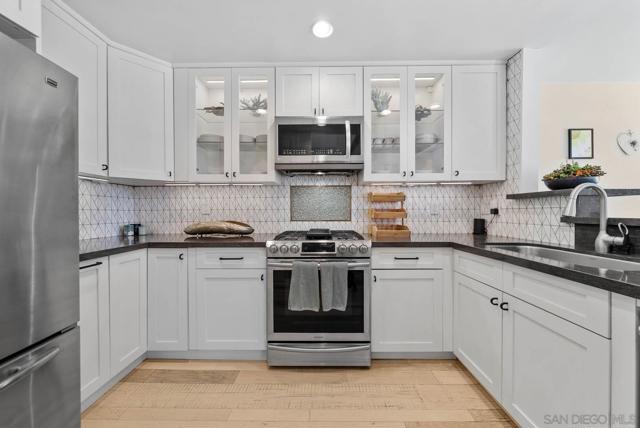 2459 Caminito Ocean Cv, Cardiff by the Sea CA: https://media.crmls.org/mediaz/58963c84-721b-431a-97cb-0536c9cdd1ec.jpg