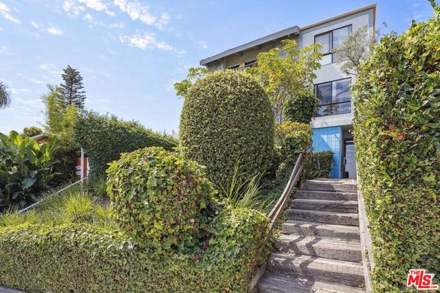 209 4th Avenue photo 2