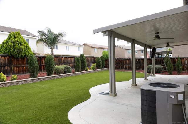 29360 Coral Island Ct, Menifee CA: https://media.crmls.org/mediaz/58967de7-b02f-40dc-99ea-60df41c87322.jpg