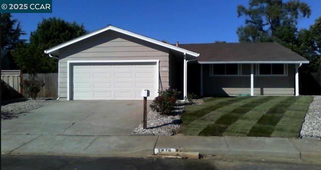 1818 Concord Ct, Concord CA: https://media.crmls.org/mediaz/5896d060-806b-49c4-832c-cb2619a4cfd8.jpg