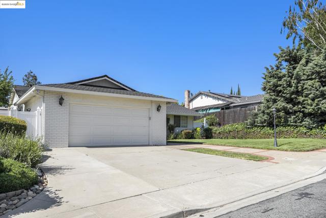 3031 Barmouth Dr, Antioch CA: https://media.crmls.org/mediaz/5897bdad-cee2-4a9b-839b-3e01a7008299.jpg