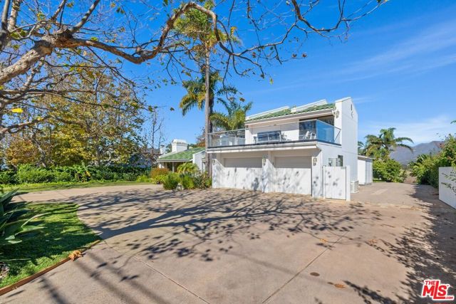 29417 Bluewater Road, Malibu CA: https://media.crmls.org/mediaz/58984a1d-9ab9-404d-9f41-4e00060b2dba.jpg