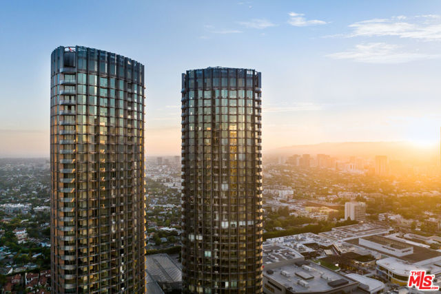 211 W Elm Court, Los Angeles CA: https://media.crmls.org/mediaz/5898a686-766f-4c59-81fc-97a506d2b600.jpg