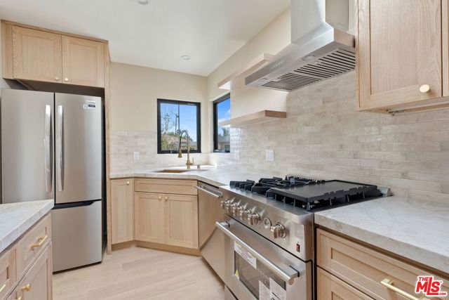 4718 Gaviota Avenue, Long Beach CA: https://media.crmls.org/mediaz/5898a88f-848b-4a7f-a0fd-2bef27542c46.jpg