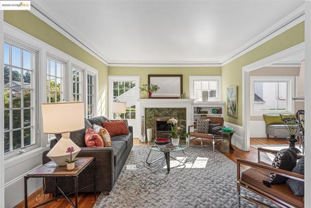 61 Wildwood Ave, Piedmont CA: https://media.crmls.org/mediaz/589add05-548f-44a6-b0c3-1558d3927df9.jpg