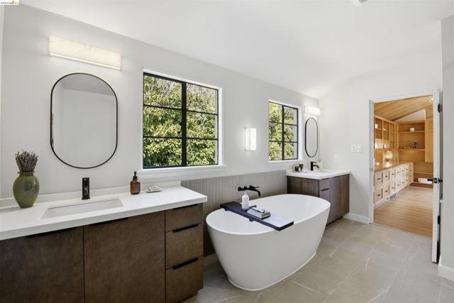 44 Highgate Rd, Kensington CA: https://media.crmls.org/mediaz/589b10b1-b940-484b-b847-63c60c306506.jpg