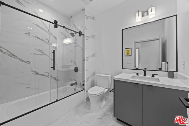 1515 S Holt Avenue, Los Angeles CA: https://media.crmls.org/mediaz/589b210a-9857-4b18-99d6-dbf8bd94fc25.jpg