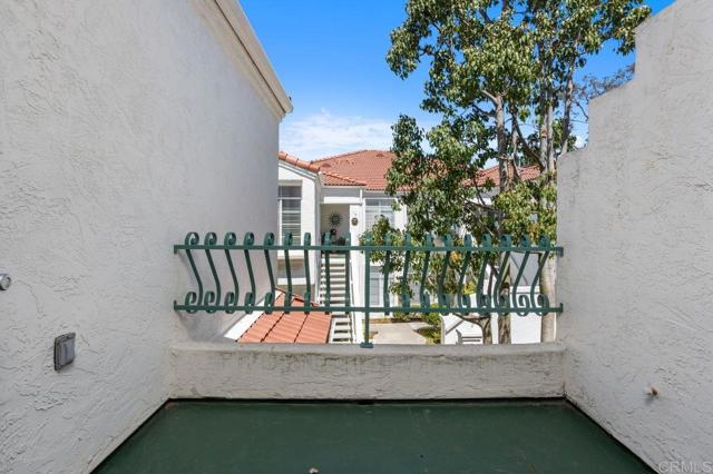 3325 Genoa Way, Oceanside CA: https://media.crmls.org/mediaz/589b5918-2d76-4b92-a960-3e493da8548b.jpg
