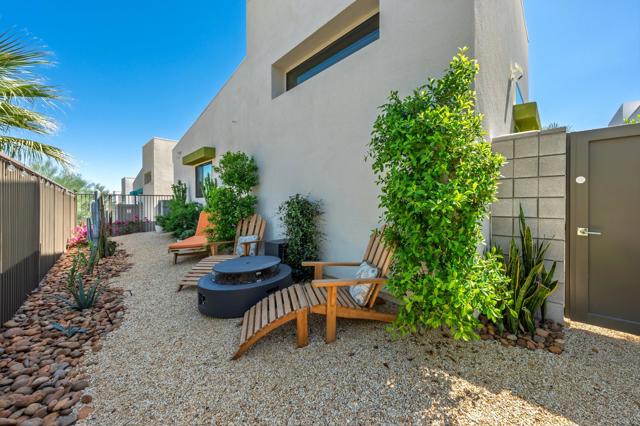 160 Obsidian Loop N, Palm Springs, CA 92264