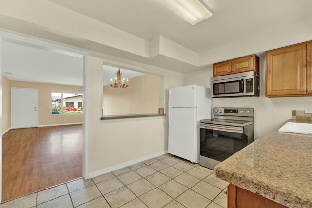 Detail Gallery Image 8 of 17 For 1017 Plover Way, Oceanside,  CA 92057 - 2 Beds | 2 Baths