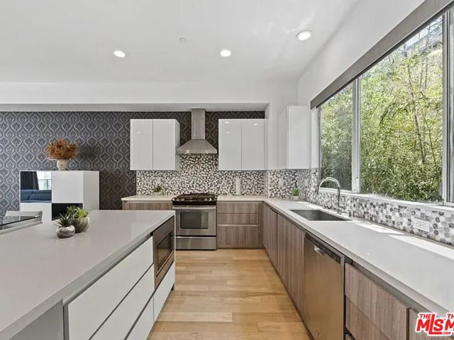 6728 W Hepburn Way, Los Angeles CA: https://media.crmls.org/mediaz/589c09e1-f3e3-4867-a9e8-e1d24ce5aade.jpg