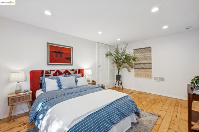 1310 Grizzly Peak Blvd, Berkeley CA: https://media.crmls.org/mediaz/589c8608-c84c-4a9d-af19-fafa37d01c30.jpg