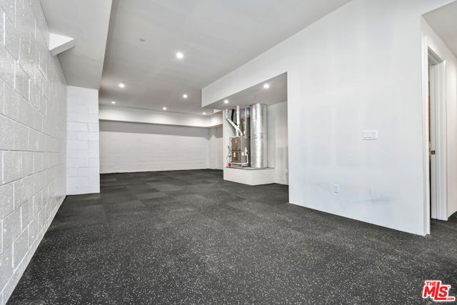 29677 Mulholland Highway, Agoura Hills CA: https://media.crmls.org/mediaz/589cd241-f201-41d2-9476-8c21c004d9c7.jpg