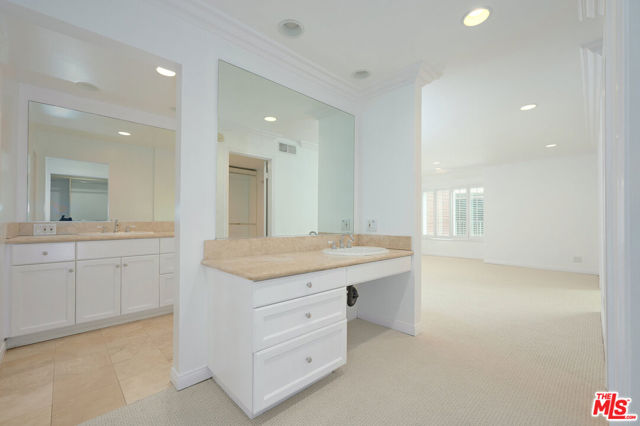 4250 Via Dolce, Marina del Rey CA: https://media.crmls.org/mediaz/589cf79e-af14-4deb-8872-6c4a14fa5afe.jpg