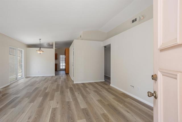 Detail Gallery Image 4 of 29 For 2035 Badger Gln, Escondido,  CA 92029 - 3 Beds | 2 Baths
