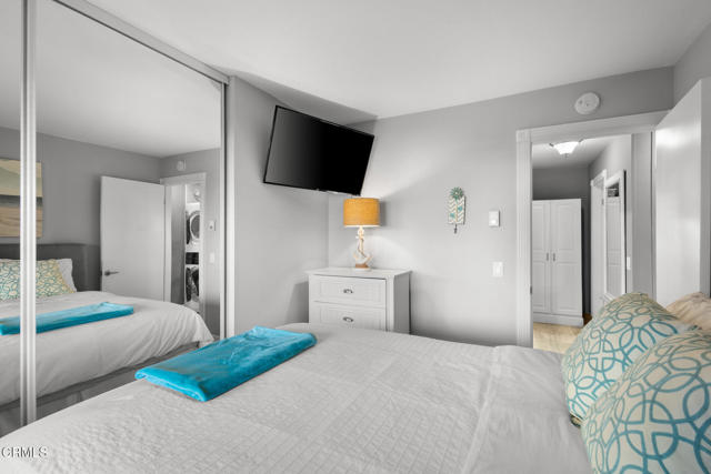 275 E Surfside Drive, Port Hueneme CA: https://media.crmls.org/mediaz/589d58af-caf0-4c63-89a7-70eda26485dc.jpg