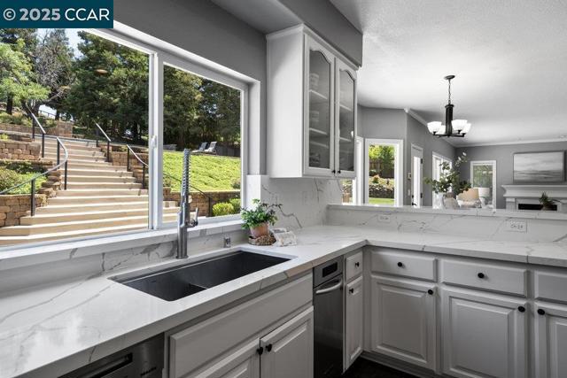 825 Bertram St, Walnut Creek CA: https://media.crmls.org/mediaz/589d75d8-1bae-473c-b198-1efc6379d968.jpg