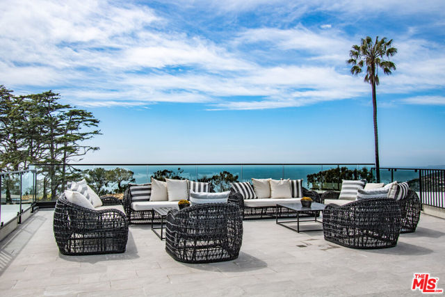 286 Quadro Vecchio Drive, Pacific Palisades CA: https://media.crmls.org/mediaz/589d80e1-8f29-44a1-a1bf-fc90010f38b6.jpg