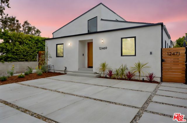 12469 Greene Avenue, Los Angeles CA: https://media.crmls.org/mediaz/589dde4f-5e57-441c-856c-2e390cdfadb3.jpg