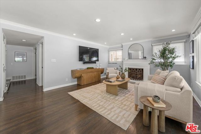 10411 Windtree Drive, Bel Air CA: https://media.crmls.org/mediaz/589debea-2c1e-4017-bbba-d9963cf48f2c.jpg