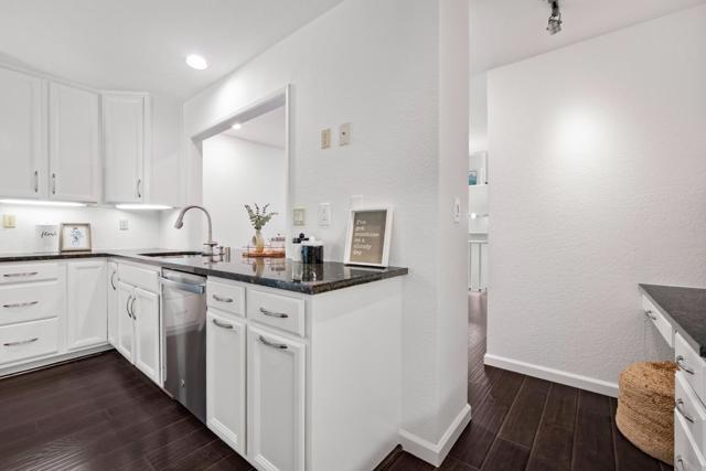 366 Sierra Vista Avenue, Mountain View CA: https://media.crmls.org/mediaz/589e1332-fe71-4154-9456-3255edbffb07.jpg