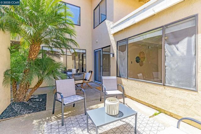 102 Northcreek Cir, Walnut Creek CA: https://media.crmls.org/mediaz/589e4ff3-a871-4bed-856d-8a79c214af1a.jpg
