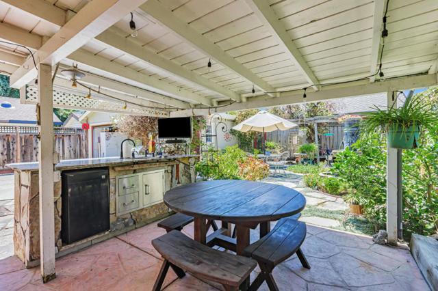 484 E Evelyn Avenue, Sunnyvale CA: https://media.crmls.org/mediaz/589e9515-e3c7-4cd4-b1e5-fad872613035.jpg