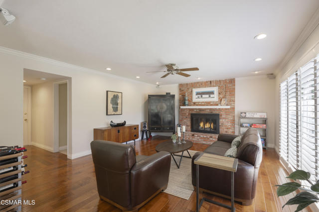 Image 15 of 33 For 6564 Woodcrest Place