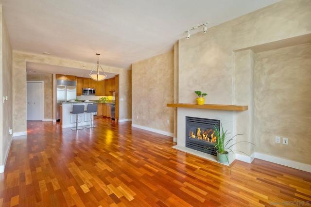 700 W Harbor Dr, San Diego CA: https://media.crmls.org/mediaz/589f30c1-2d12-4685-945d-0dbe39b497d4.jpg
