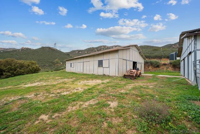 21908 Japatul Ln, Alpine CA: https://media.crmls.org/mediaz/589fc024-f9e8-425f-9d5b-e06997a1a592.jpg