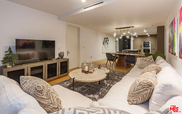 10777 Wilshire Boulevard, Los Angeles CA: https://media.crmls.org/mediaz/589fc910-022b-4743-8dc5-66320e0f93b3.jpg