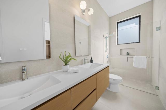 89 Centre Street, Mountain View CA: https://media.crmls.org/mediaz/589fda88-c16b-4626-a6b4-48550ee2dfac.jpg