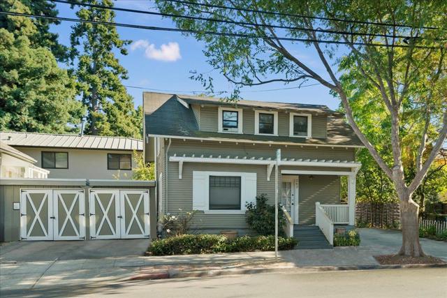 262 Hawthorne Avenue, Palo Alto CA: https://media.crmls.org/mediaz/589fe8fd-8bd8-47dc-930e-461eec73a4bc.jpg