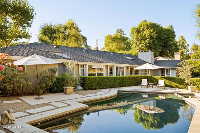 4658 Del Moreno Drive, Woodland Hills CA: https://media.crmls.org/mediaz/589ff5ad-fe45-460e-9a7b-cb5bcfa305e8.jpg