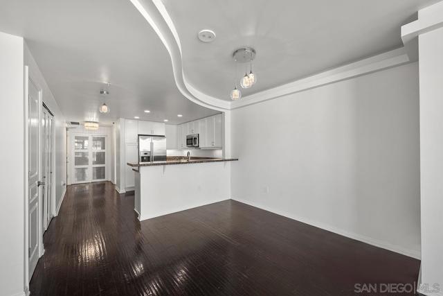 555 Front Street, San Diego CA: https://media.crmls.org/mediaz/58a03310-20e3-45df-9007-4770c2b563f6.jpg