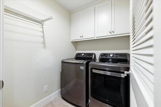 324 Cherokee Loop, Mountain View CA: https://media.crmls.org/mediaz/58a09ae8-9b91-42be-bdf3-6ca711785b2c.jpg