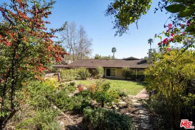 13443 Bayliss Road, Los Angeles CA: https://media.crmls.org/mediaz/58a0db8c-eaf6-4ff7-9d2d-b4161fe172cf.jpg