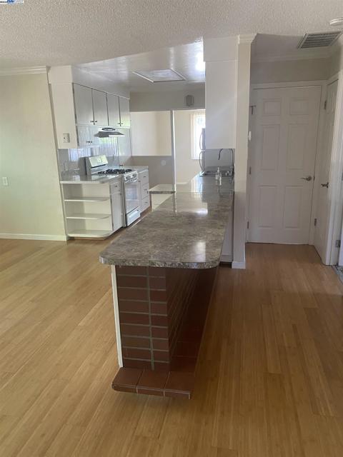 Image 10 of 24 For 3086 Greenview Dr