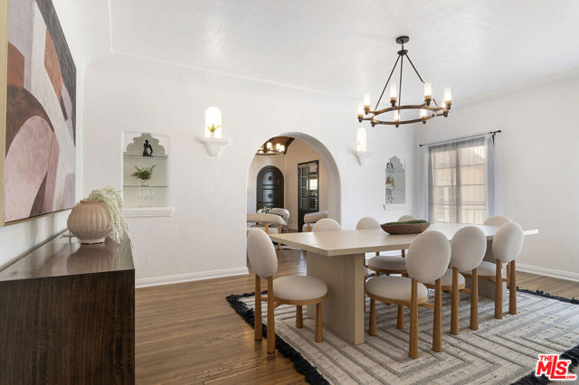 336 N Orange Drive, Los Angeles CA: https://media.crmls.org/mediaz/58a121f5-852e-496c-9fb2-f25ed30fdc8e.jpg