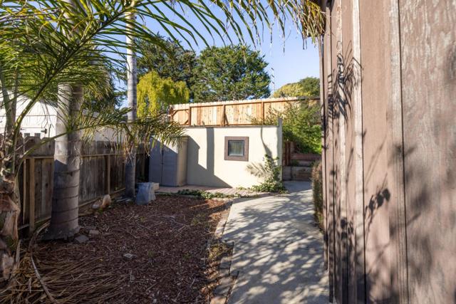 810 Altura Place, Del Rey Oaks CA: https://media.crmls.org/mediaz/58a148ee-d87d-4600-aa1a-d6fe750ccebb.jpg