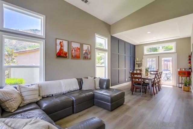 3207 Meadow Side Pl, Escondido CA: https://media.crmls.org/mediaz/58a1dab3-13c2-4642-aa80-6e717e303fa8.jpg