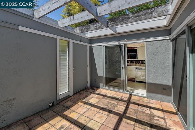 3333 Tice Creek Dr, Walnut Creek CA: https://media.crmls.org/mediaz/58a25311-3b5f-4711-acf6-dd7360f622f0.jpg