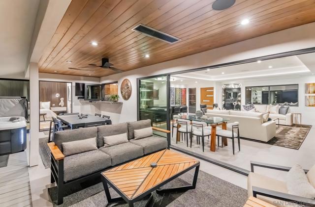 5560 Moonlight Lane, La Jolla CA: https://media.crmls.org/mediaz/58a28541-7dd8-4e3c-9d51-fb93f81b528a.jpg