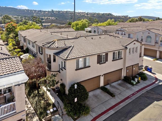 10860 Ivy Hill Dr, San Diego CA: https://media.crmls.org/mediaz/58a2bf1c-8625-4e4d-86c9-e00f2c990955.jpg