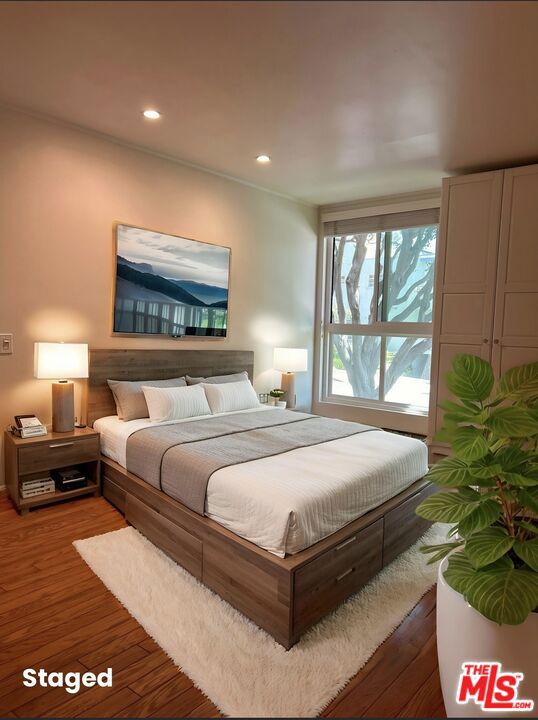 911 N Kings Road, West Hollywood CA: https://media.crmls.org/mediaz/58a2e090-bef9-4918-8dcf-1fc186ee9fcd.jpg